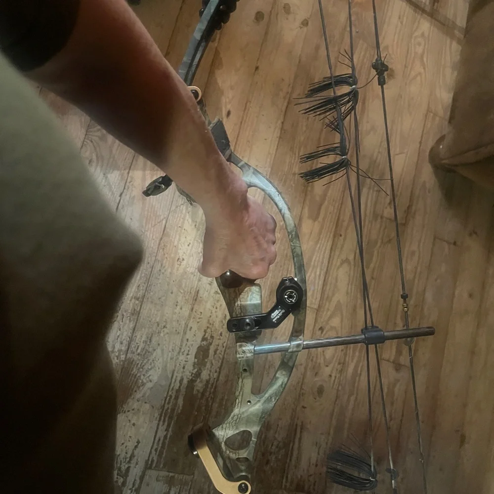 Hoyt Rintec compound bow - Picture 1 of 3